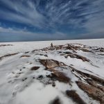Foto vom Green Cove, schneebedeckt und Eisschollen auf dem Meer.