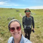 Foto: Bretti und Chris wandern durch die Prärie