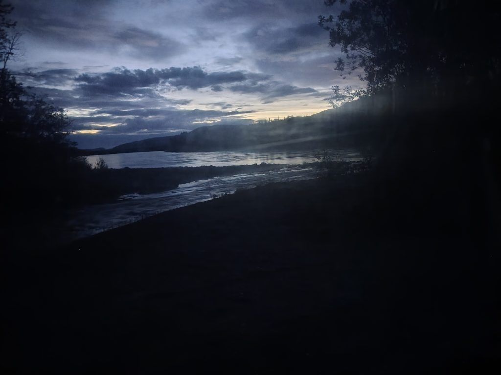 Aussicht aus dem Volvo um 23:30, sehr dunkel ist das nicht